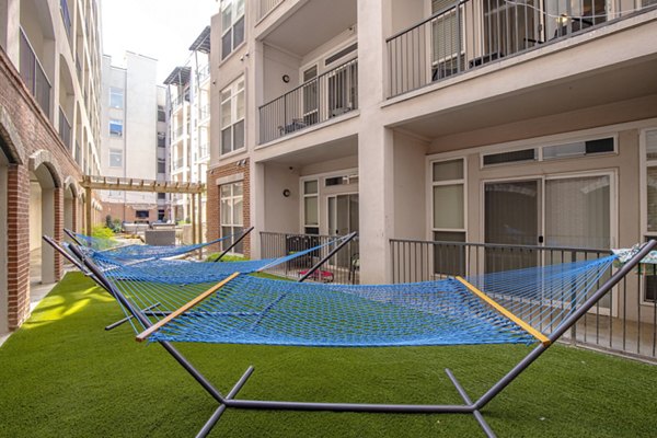 courtyard at Mosaic South End Apartments