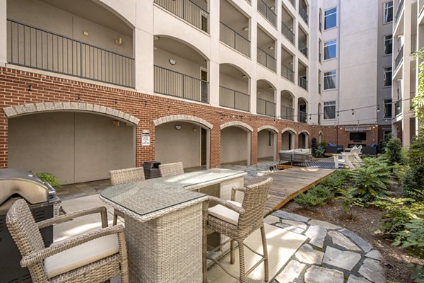 courtyard at Mosaic South End Apartments