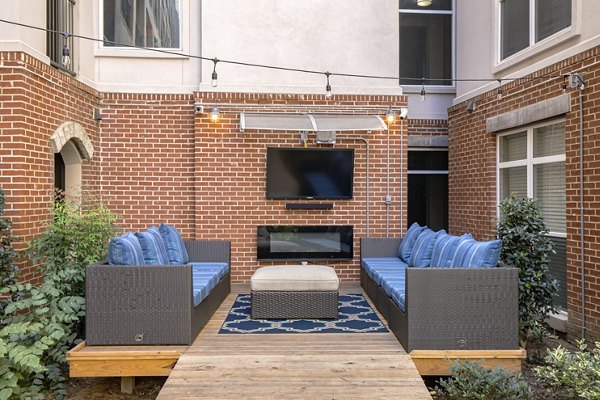 courtyard at Mosaic South End Apartments