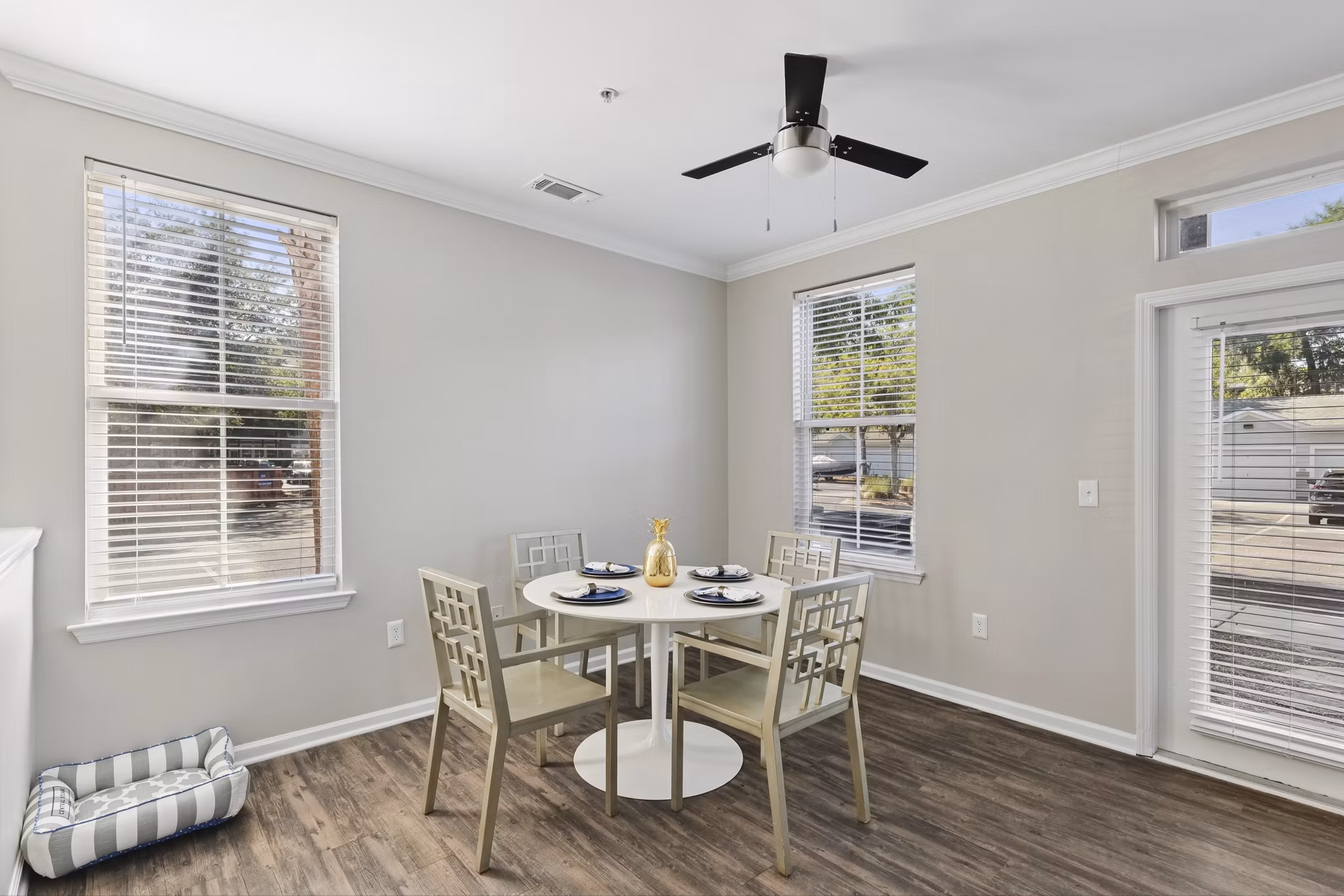 dining room at Central Square at Watermark Apartments