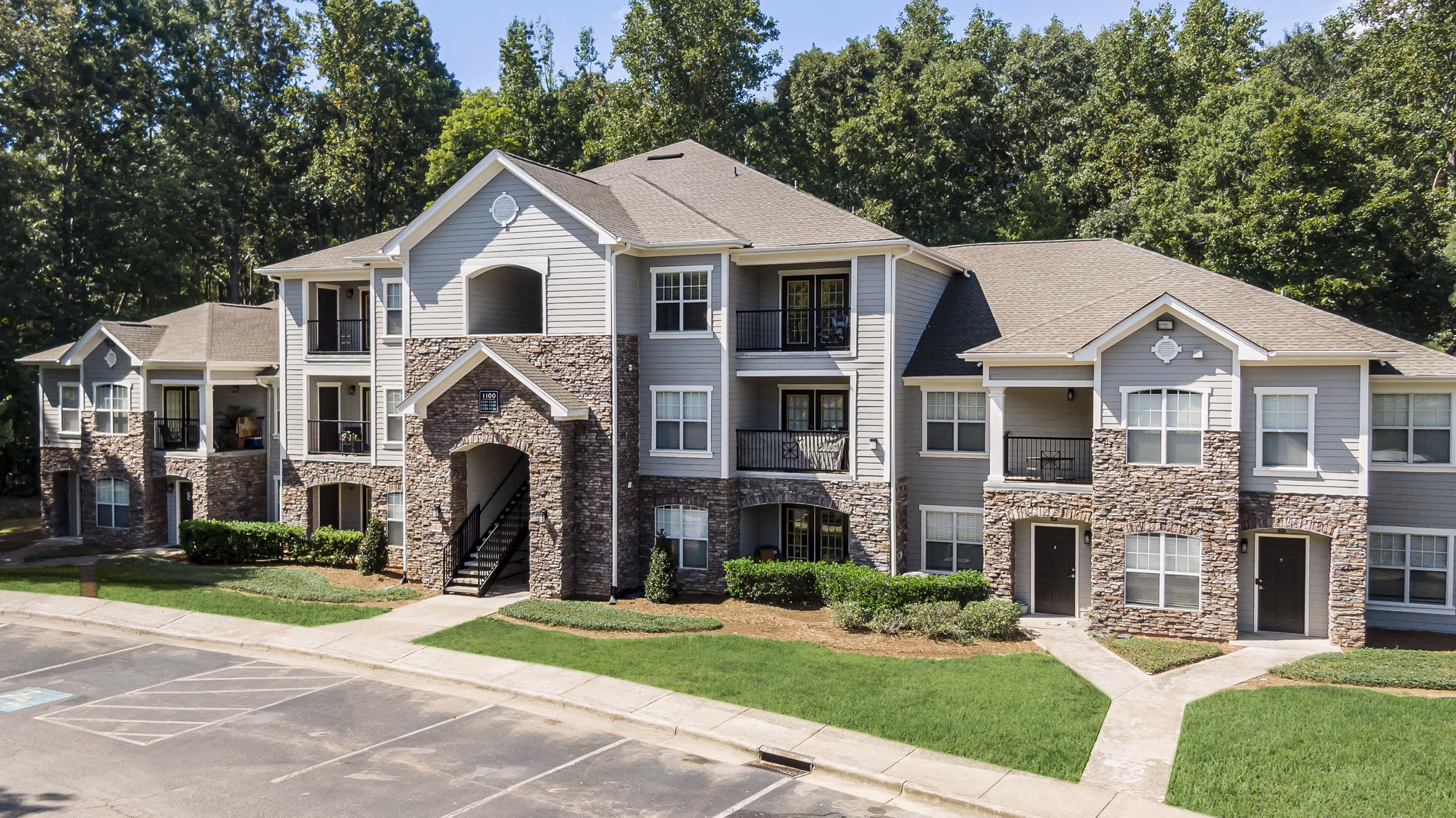 Encore at the Park: Stylish view of luxury apartments in uptown neighborhood