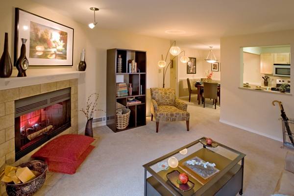 living room at Hampton Greens Apartments