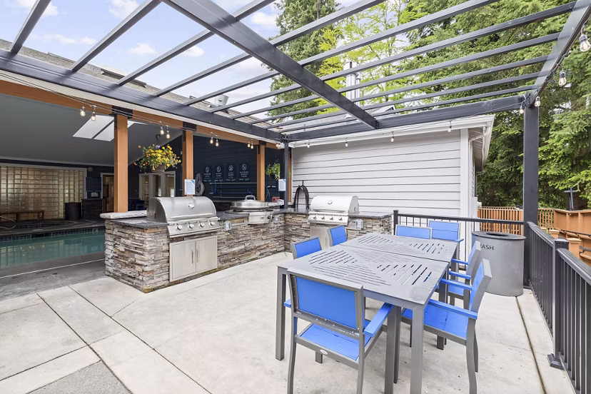 grill area at BluWater Apartments 