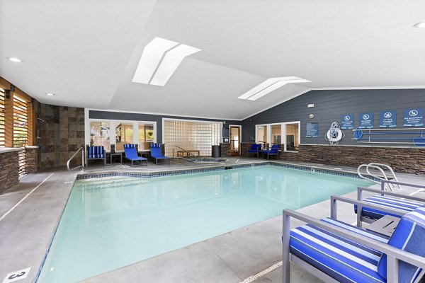 pool BluWater Apartments