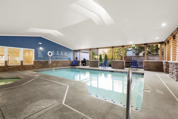 pool BluWater Apartments