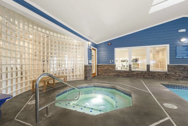 pool BluWater Apartments