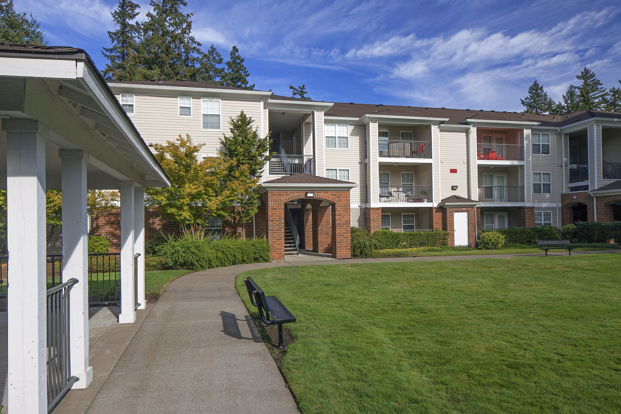 Arya at Hedges Creek: Elegant view of luxury apartments in Tualatin, Oregon