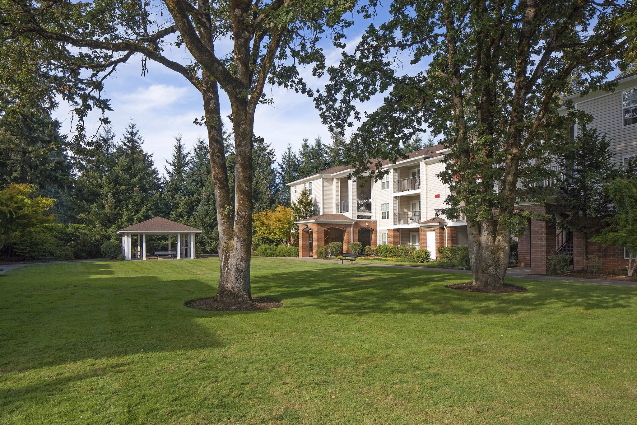 Arya at Hedges Creek: Modern luxury apartments in peaceful setting