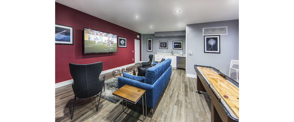 Game room with modern entertainment facilities at Avana on Wilshire Apartments