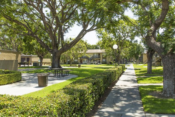 courtyard at Ventura Terrace Apartments