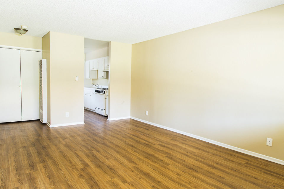 Modern dining room with elegant decor at Ventura Terrace Apartments, featuring stylish seating and ambient lighting