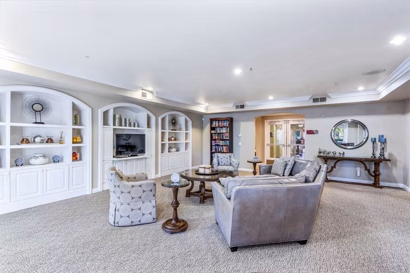 Elegant clubhouse with modern dÃ©cor at Rolling Hills Gardens Apartments, perfect for social gatherings and leisure activities