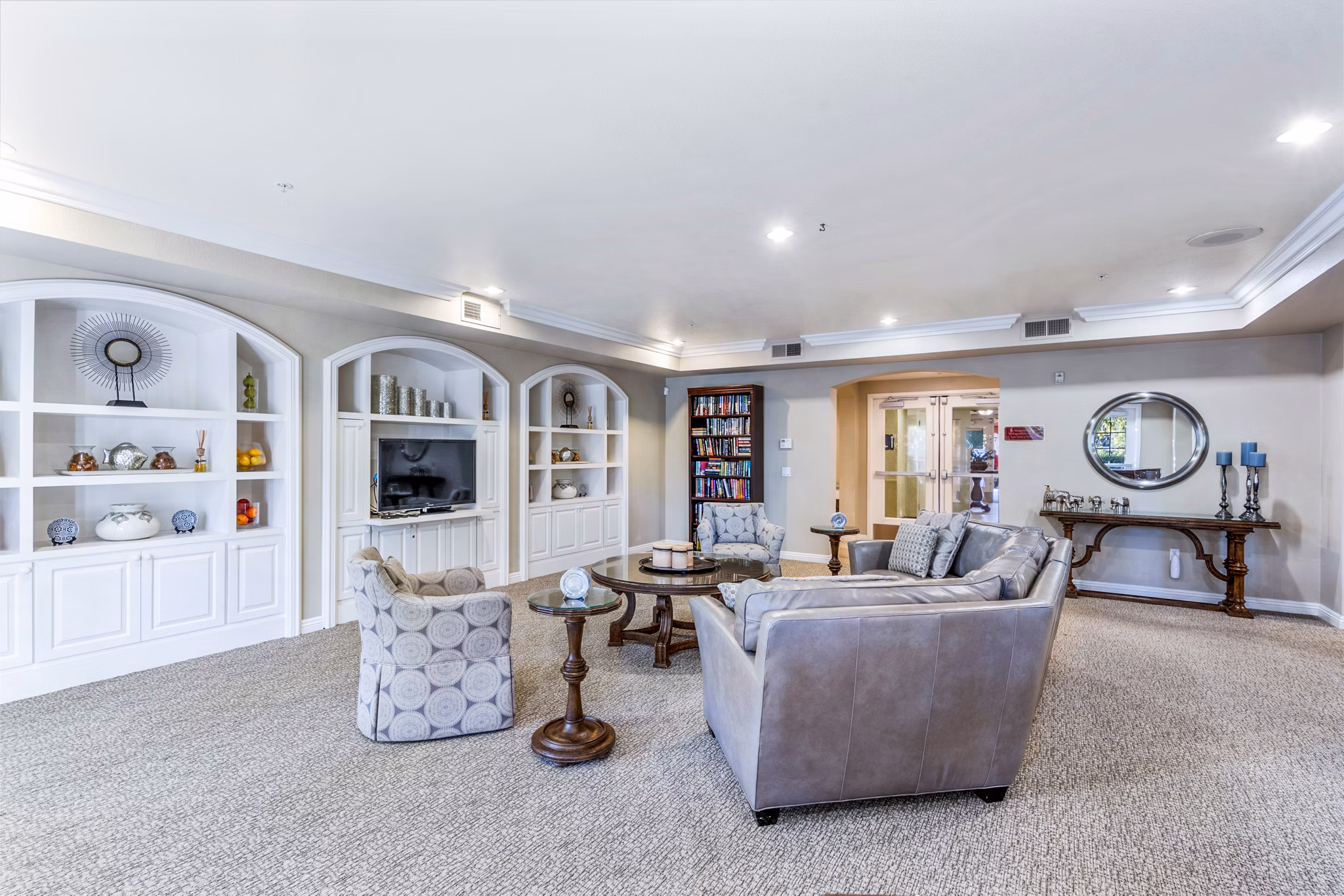 Elegant clubhouse with modern dÃ©cor at Rolling Hills Gardens Apartments, perfect for social gatherings and leisure activities