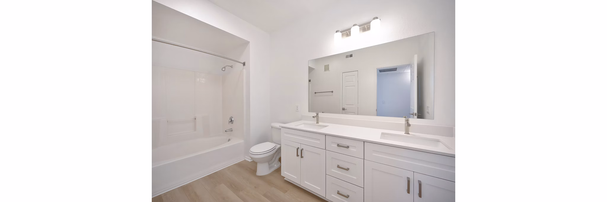 bathroom at Eagle Glen Apartments