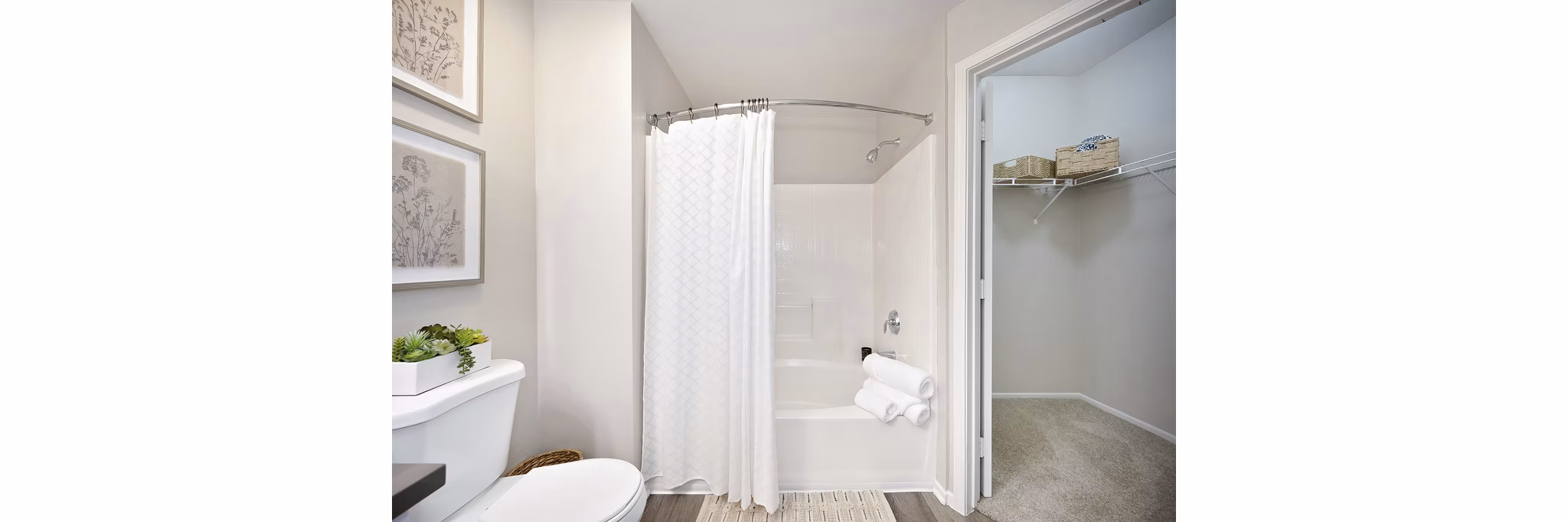 bathroom at Eagle Glen Apartments