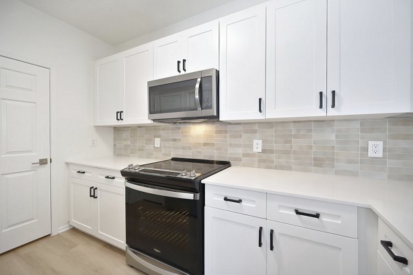 kitchen at Eagle Glen Apartments