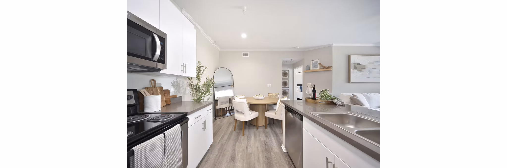 kitchen at Eagle Glen Apartments