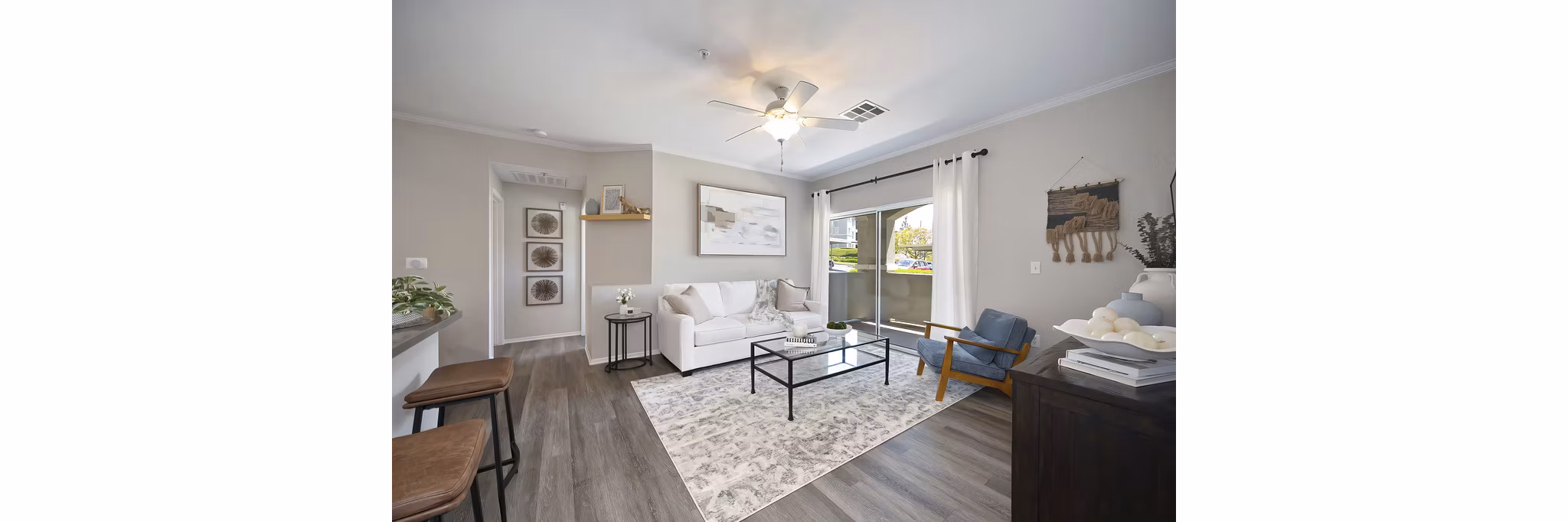 living room at Eagle Glen Apartments