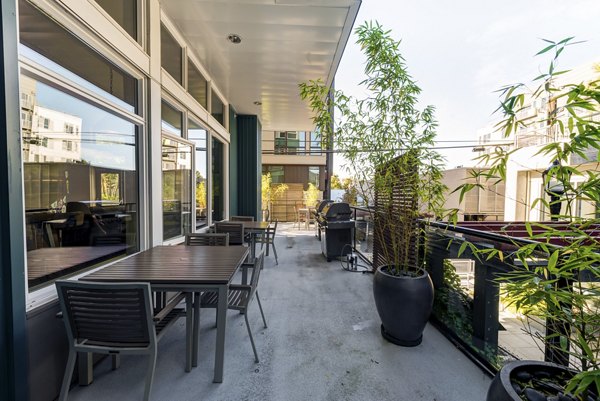 Outdoor grill area with modern seating at Mural Apartments, perfect for social gatherings and leisure activities