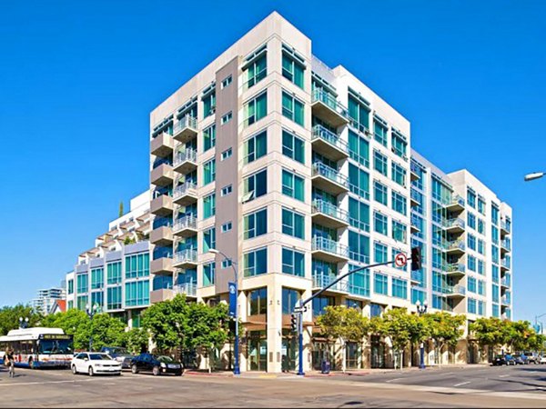 Tenth&G Apartments: Modern luxury apartment in the heart of downtown