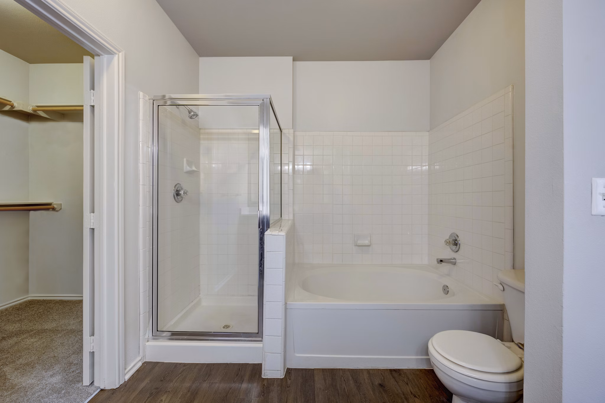bathroom at The Metro Apartments 