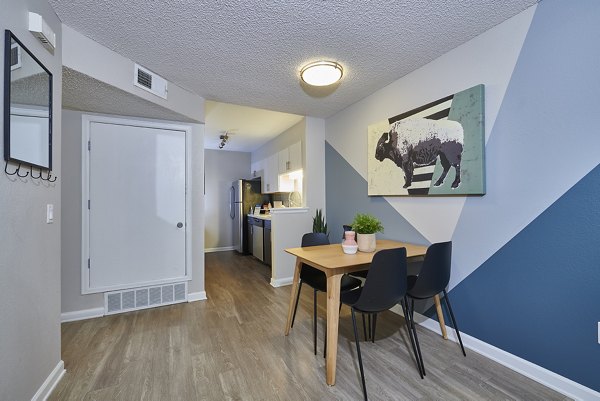 dining room Village Creek at Brookhill Apartments
