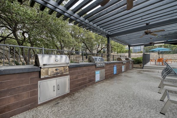 grill area at Laurel Canyon Apartments