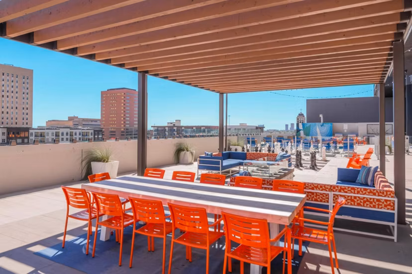 patio at Houston House Apartments