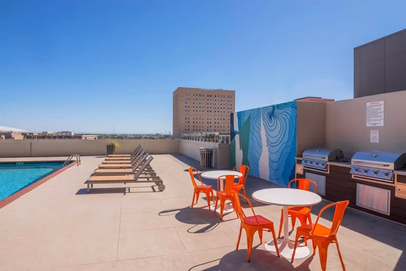 patio at Houston House Apartments