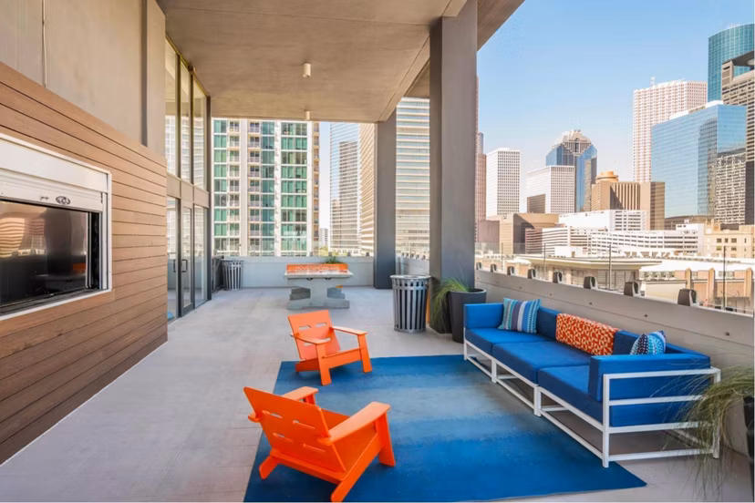 patio at Houston House Apartments