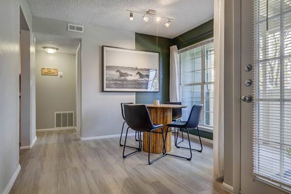 dining room at Riverbend Apartments