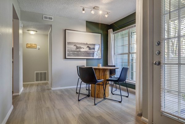 dining room at Riverbend Apartments