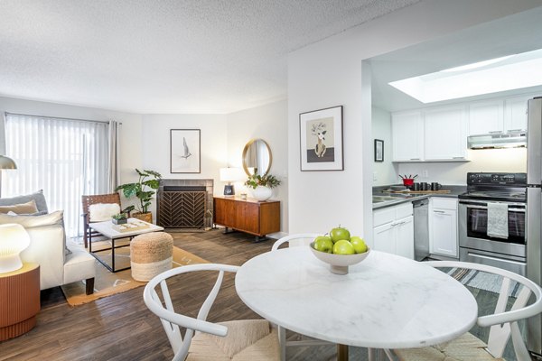 dining area at The Ridge at Mountain View Apartments