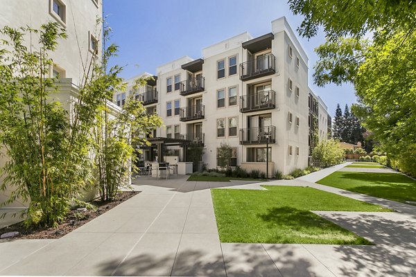 mResidences Redwood City: Contemporary of luxury apartments in Redwood City