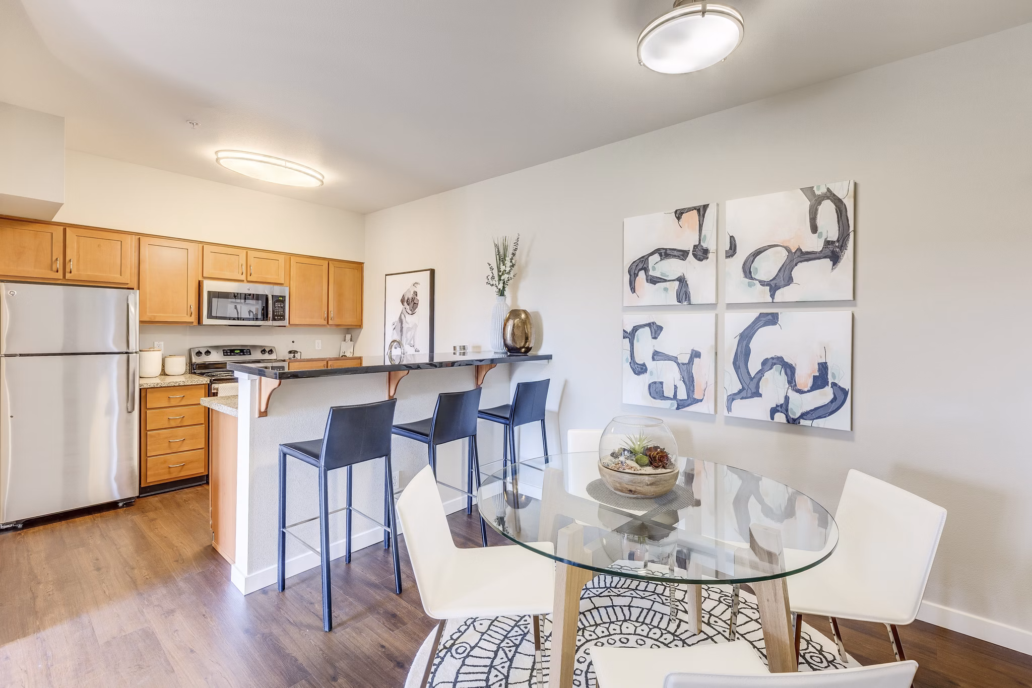 dining room at Belara at Lakeland Apartments 