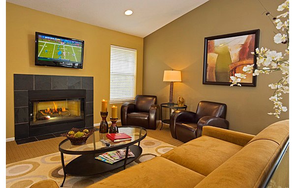 Modern living room with stylish furnishings at Eight Towncenter Apartments, featuring a spacious layout and luxurious design