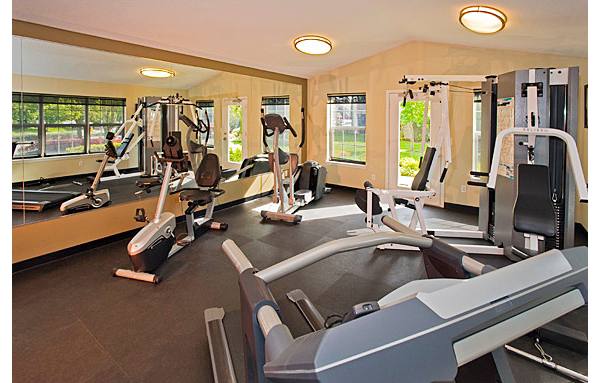 fitness center at Eight Towncenter Apartments
