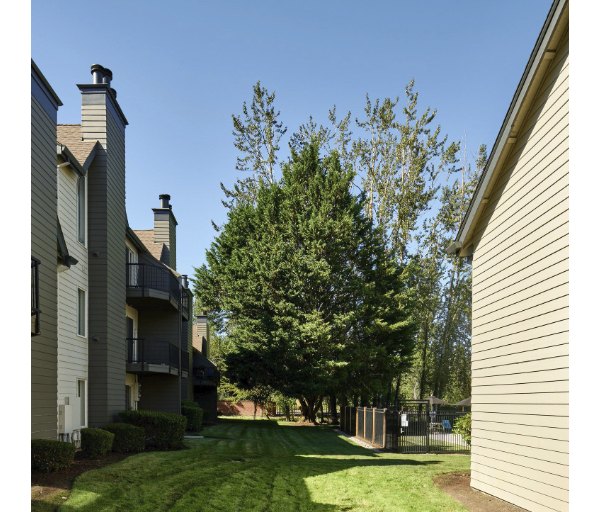 exterior at The Woodlands Apartments