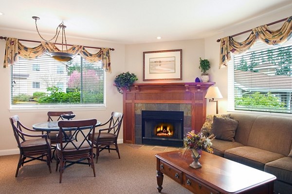 dining room at Island Homestead Apartments
