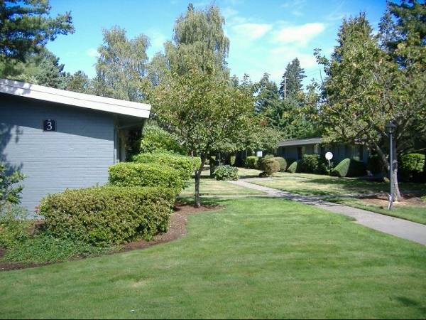 exterior at Landmark Apartments