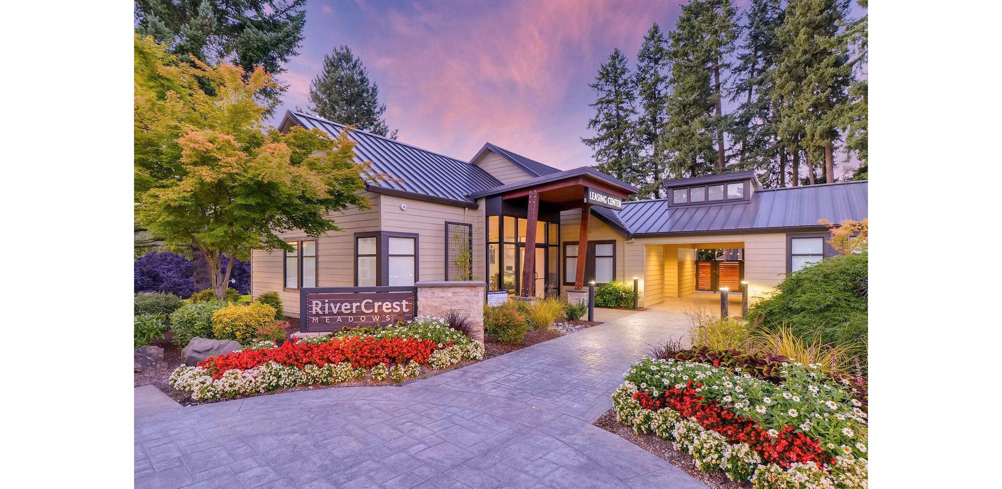 Rivercrest Meadows: Stunning view of luxury apartments in scenic suburban location