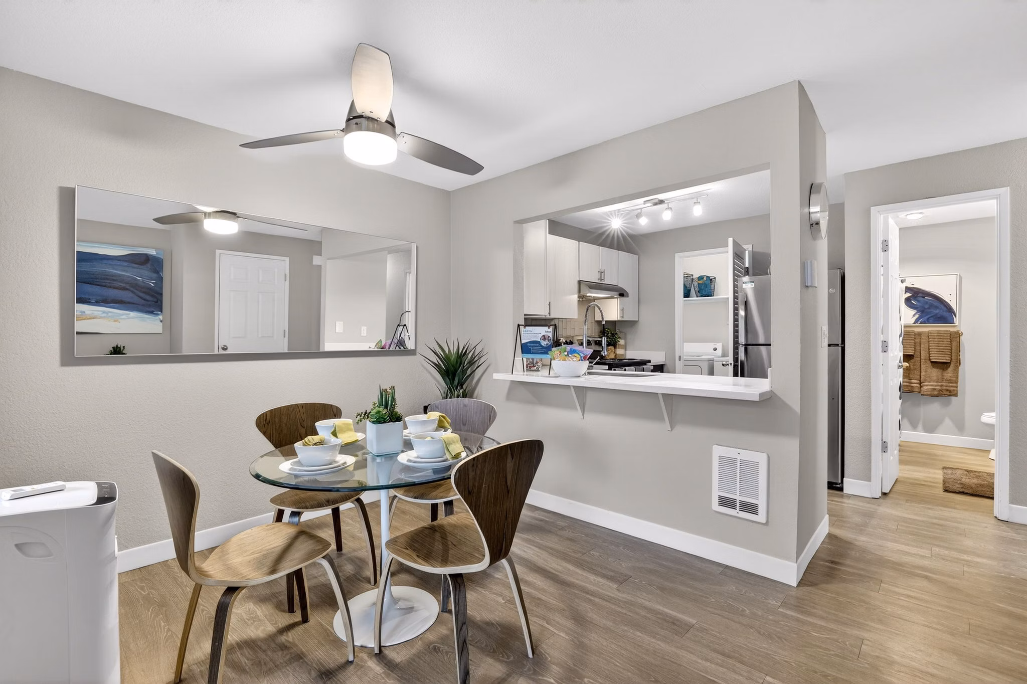 dining room at Rivercrest Meadows Apartments