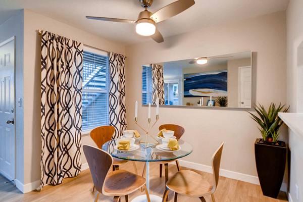 dining room at Rivercrest Meadows Apartments