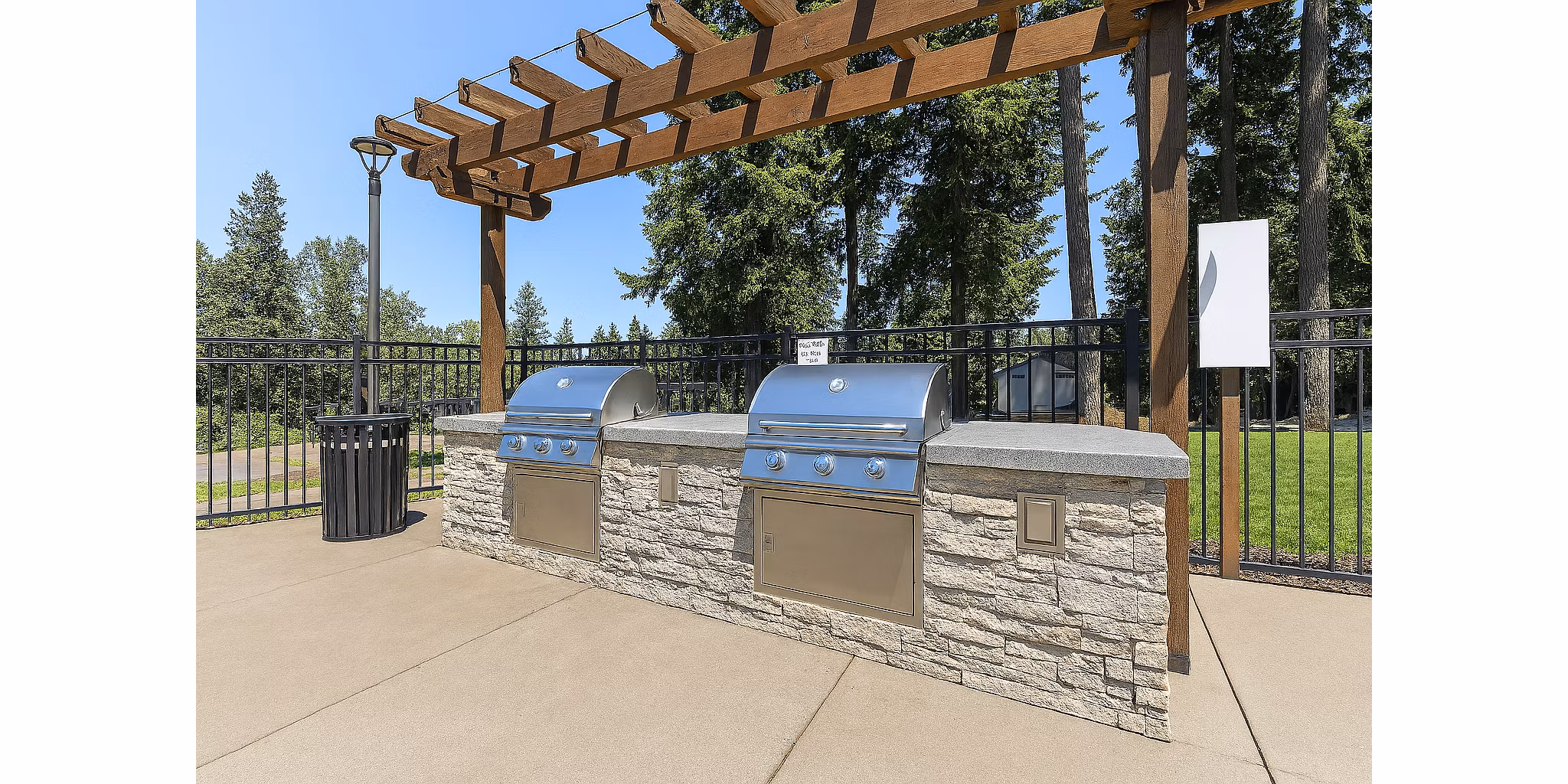 grill area at Rivercrest Meadows Apartments