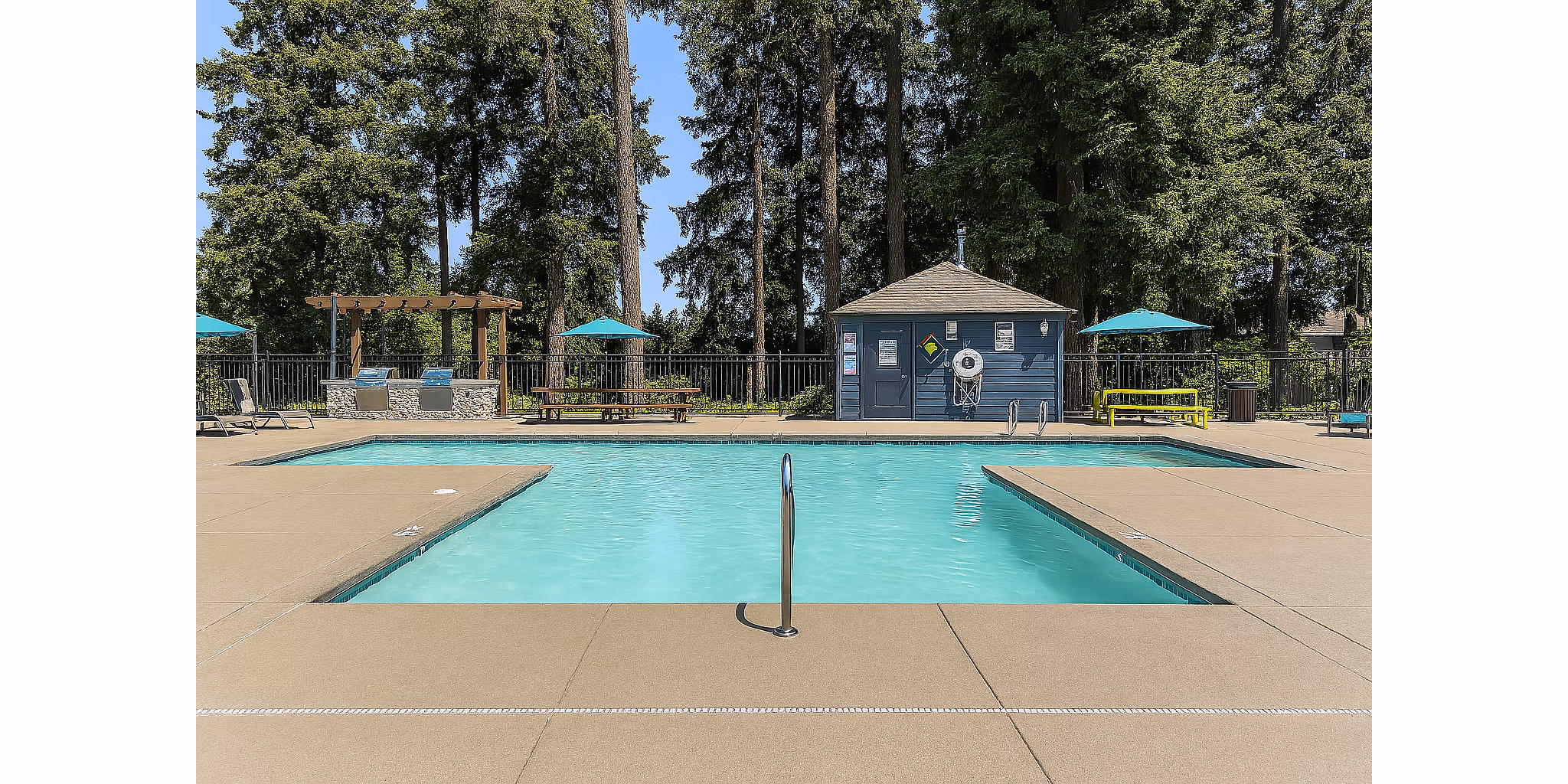 pool at Rivercrest Meadows Apartments