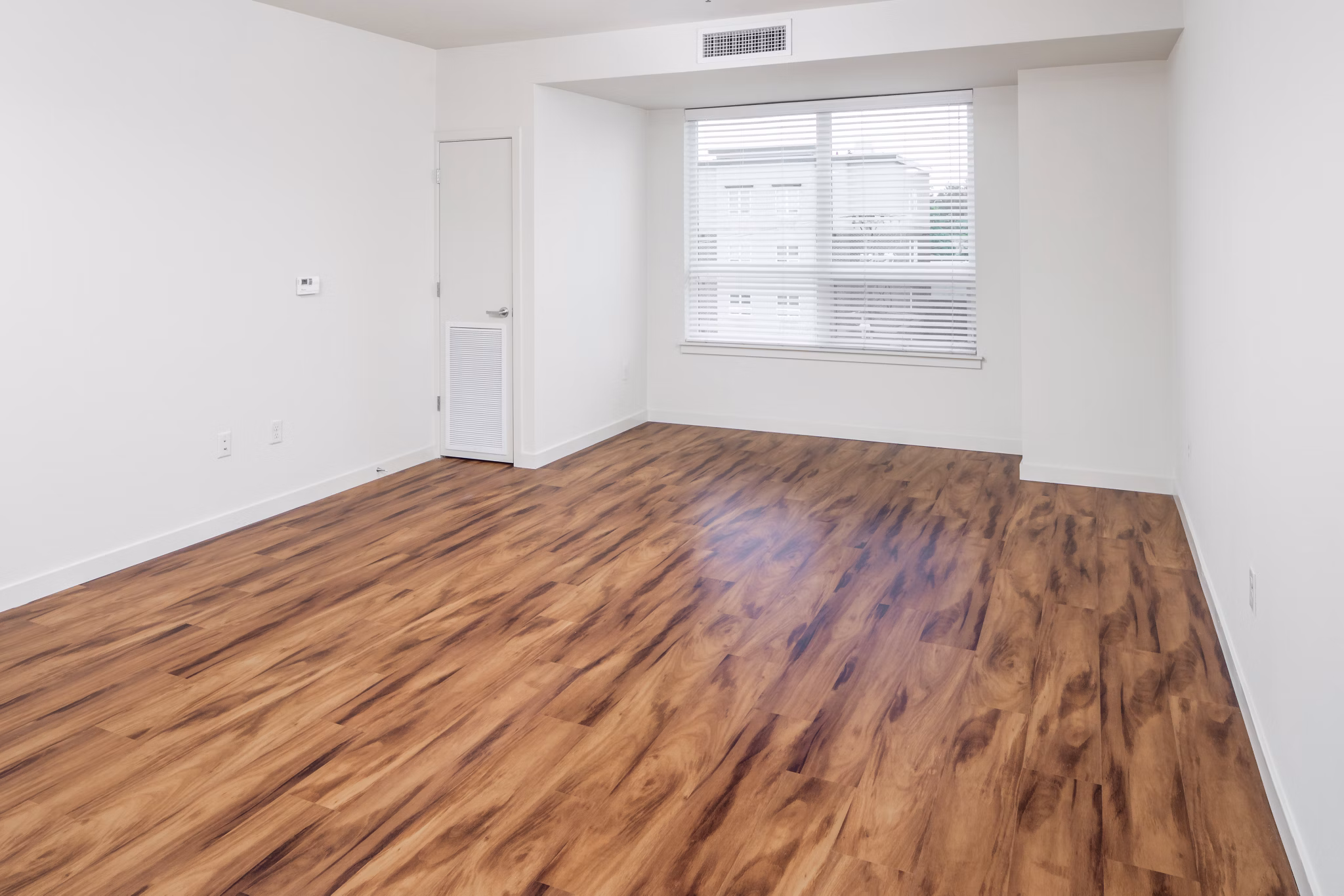 Spacious living room with modern decor at The Felix Apartments