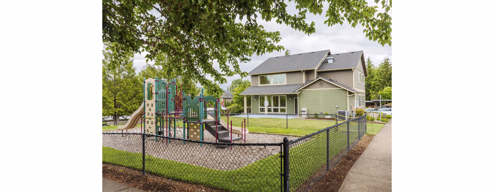 playground at Willamette Park Apartments 