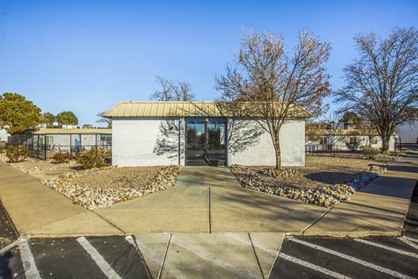clubhouse/leasing office at Arioso Apartments