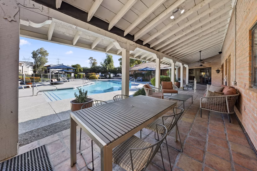 Spacious outdoor patio with modern seating at 1000 Genoa Lakes Apartments