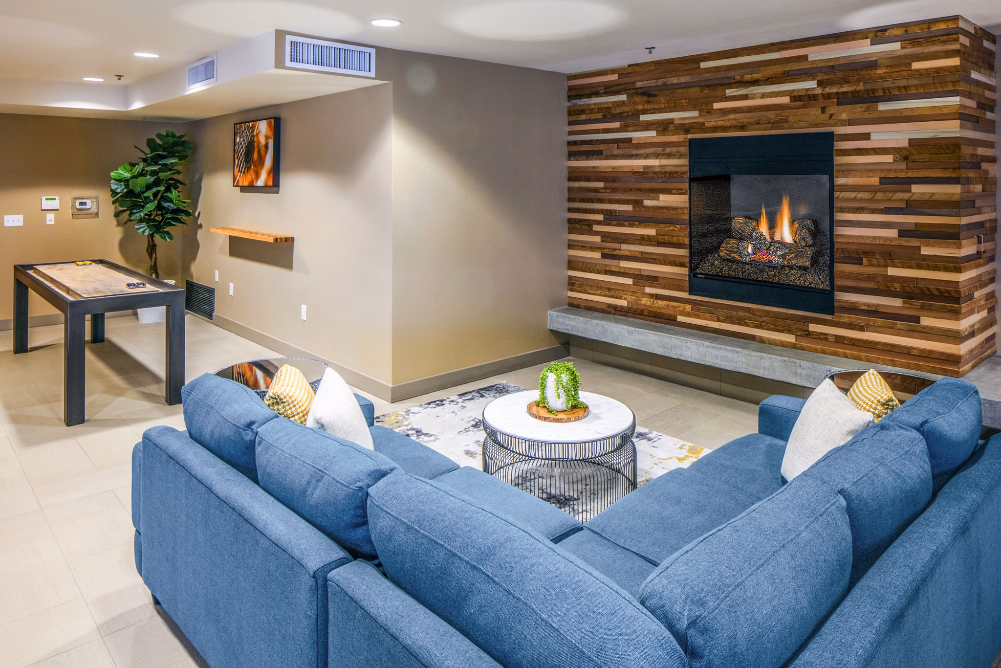 Clubhouse with modern furnishings and sleek design at Enso Apartments, a luxury Greystar property